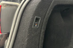 musta Audi A4 2022 kuva 28.