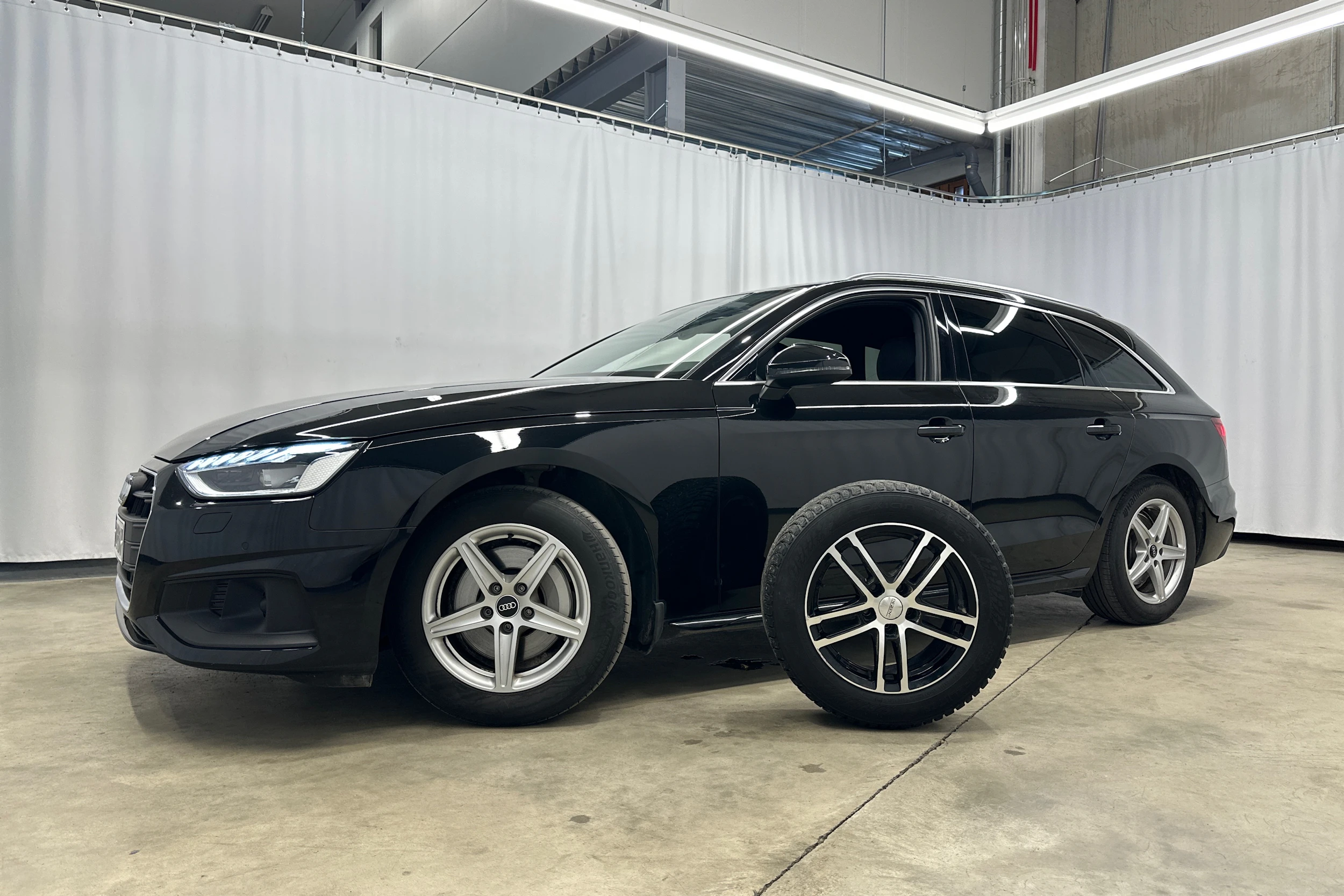 musta Audi A4 2022 kuva 29.