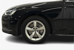 Musta Audi A4 2022 kuva 11.