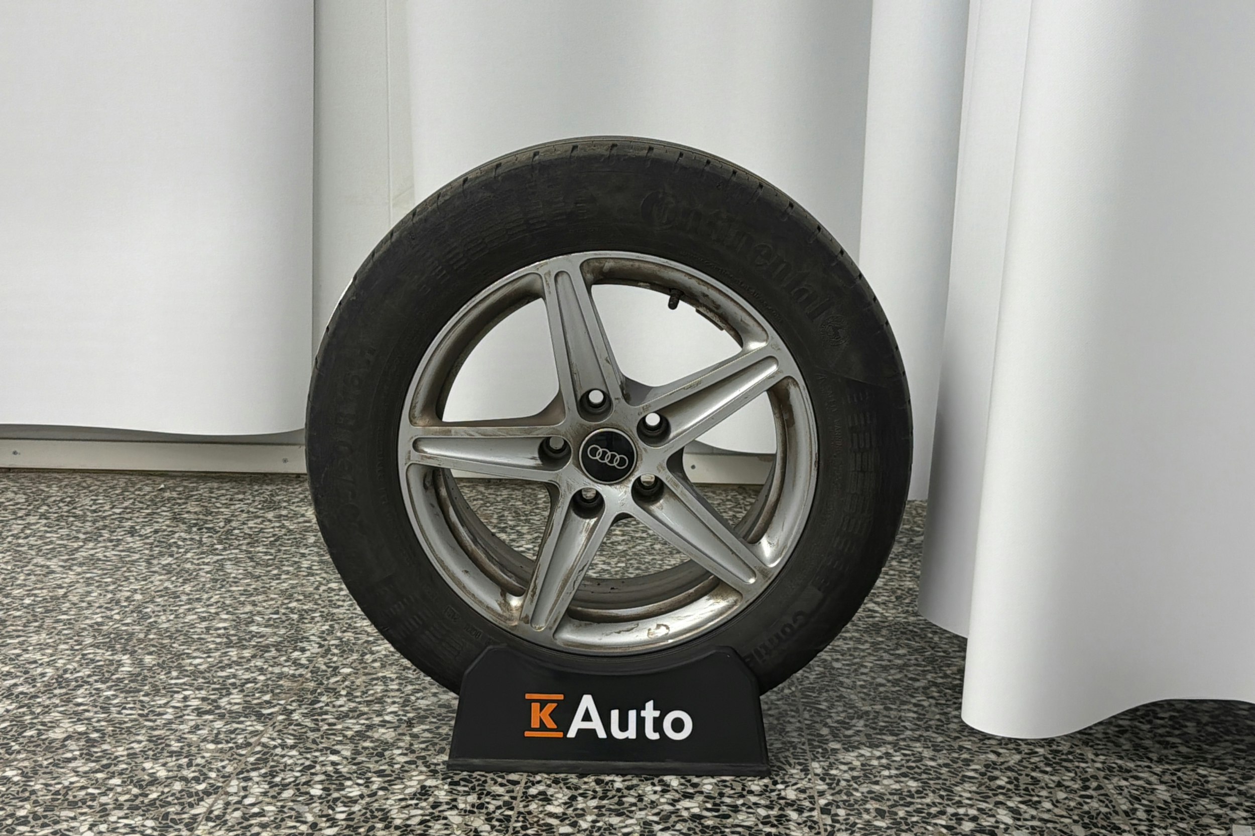 Musta Audi A4 2022 kuva 13.