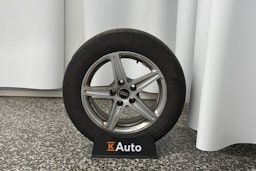 Musta Audi A4 2022 kuva 13.