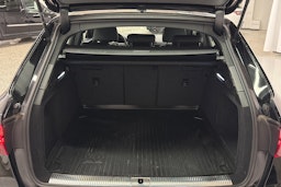 Musta Audi A4 2022 kuva 14.