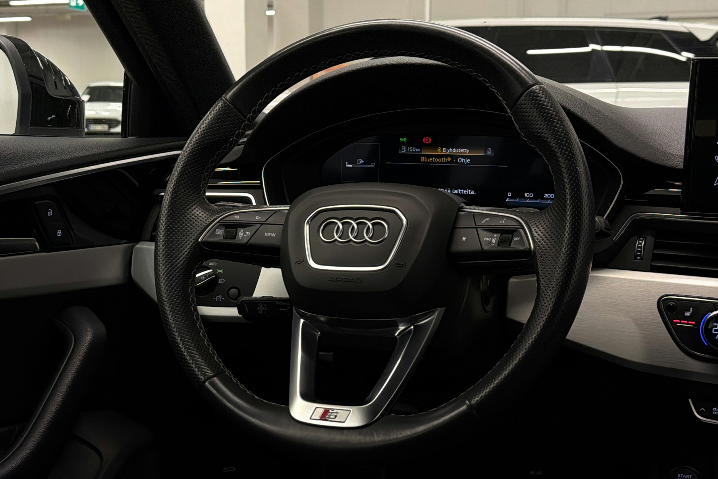 Musta Audi A4 2022 kuva 17.