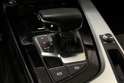 Musta Audi A4 2022 kuva 18.