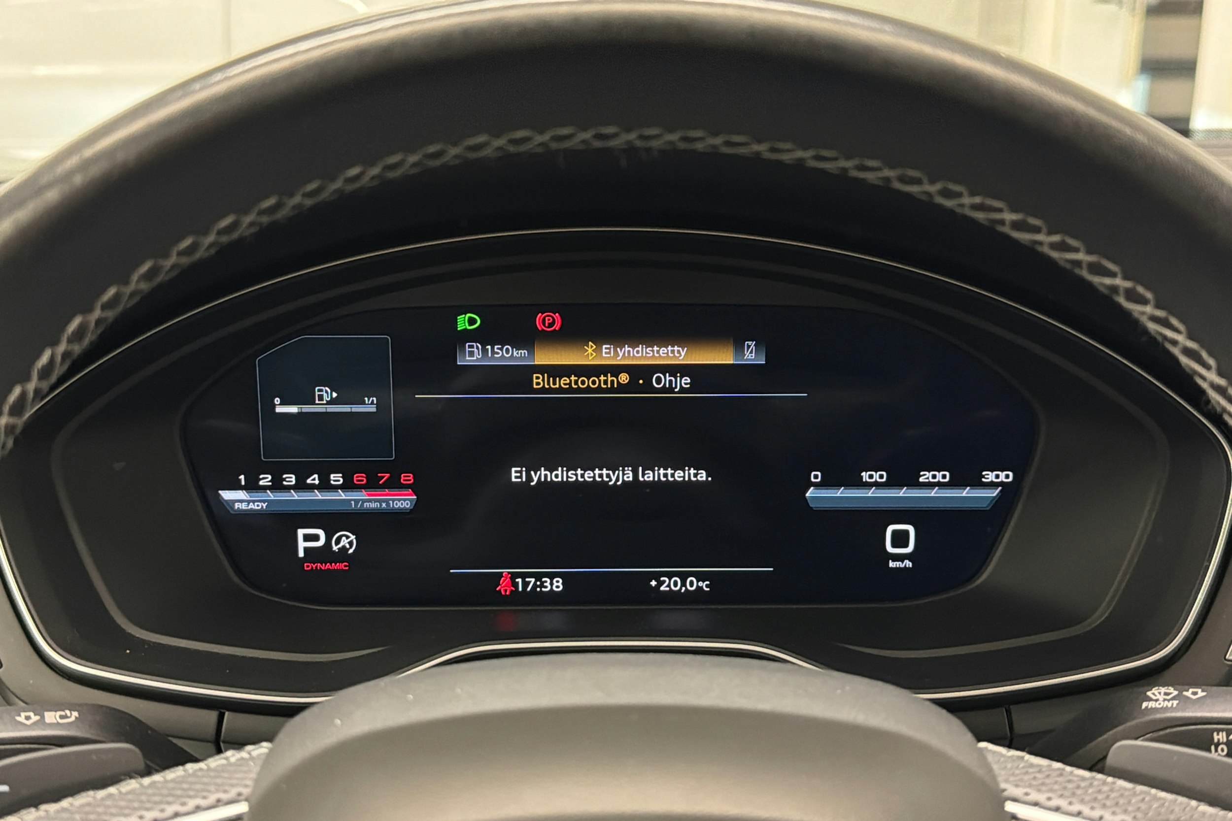 Musta Audi A4 2022 kuva 23.