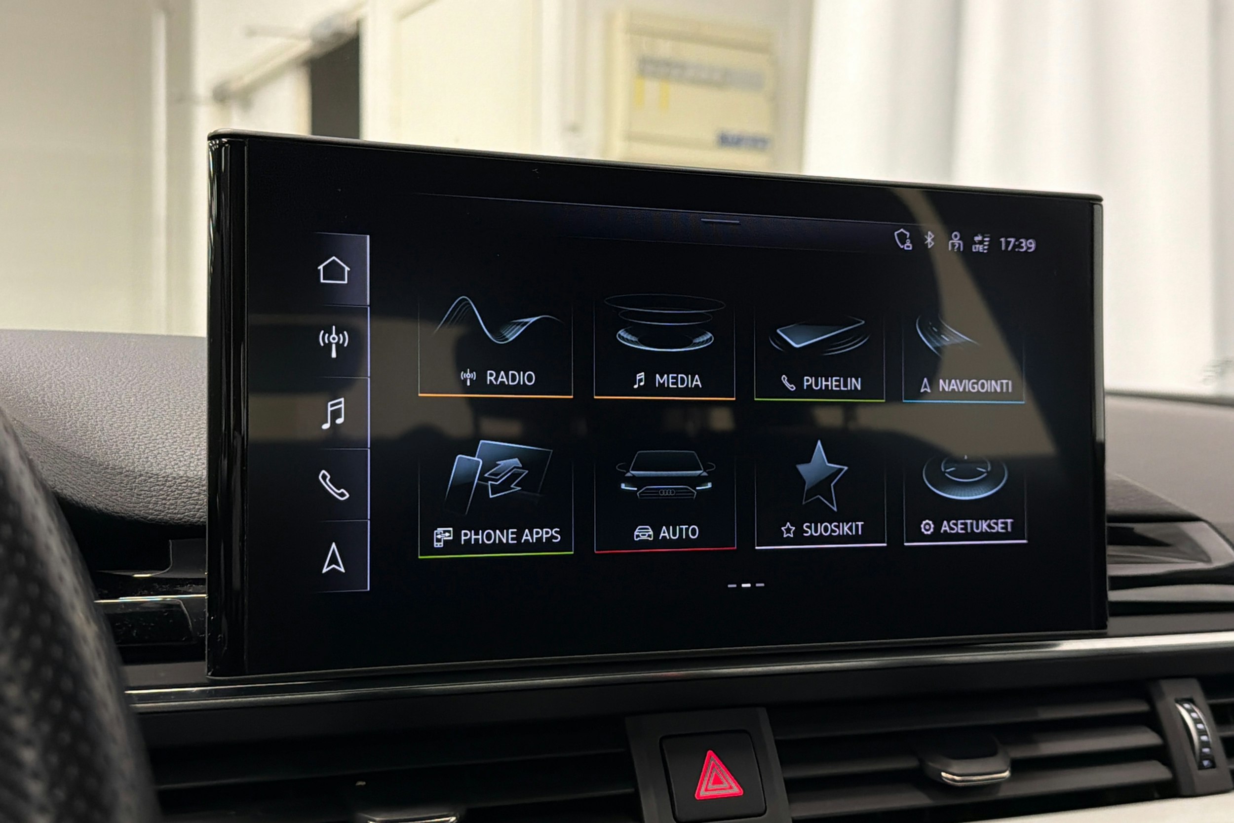 Musta Audi A4 2022 kuva 26.