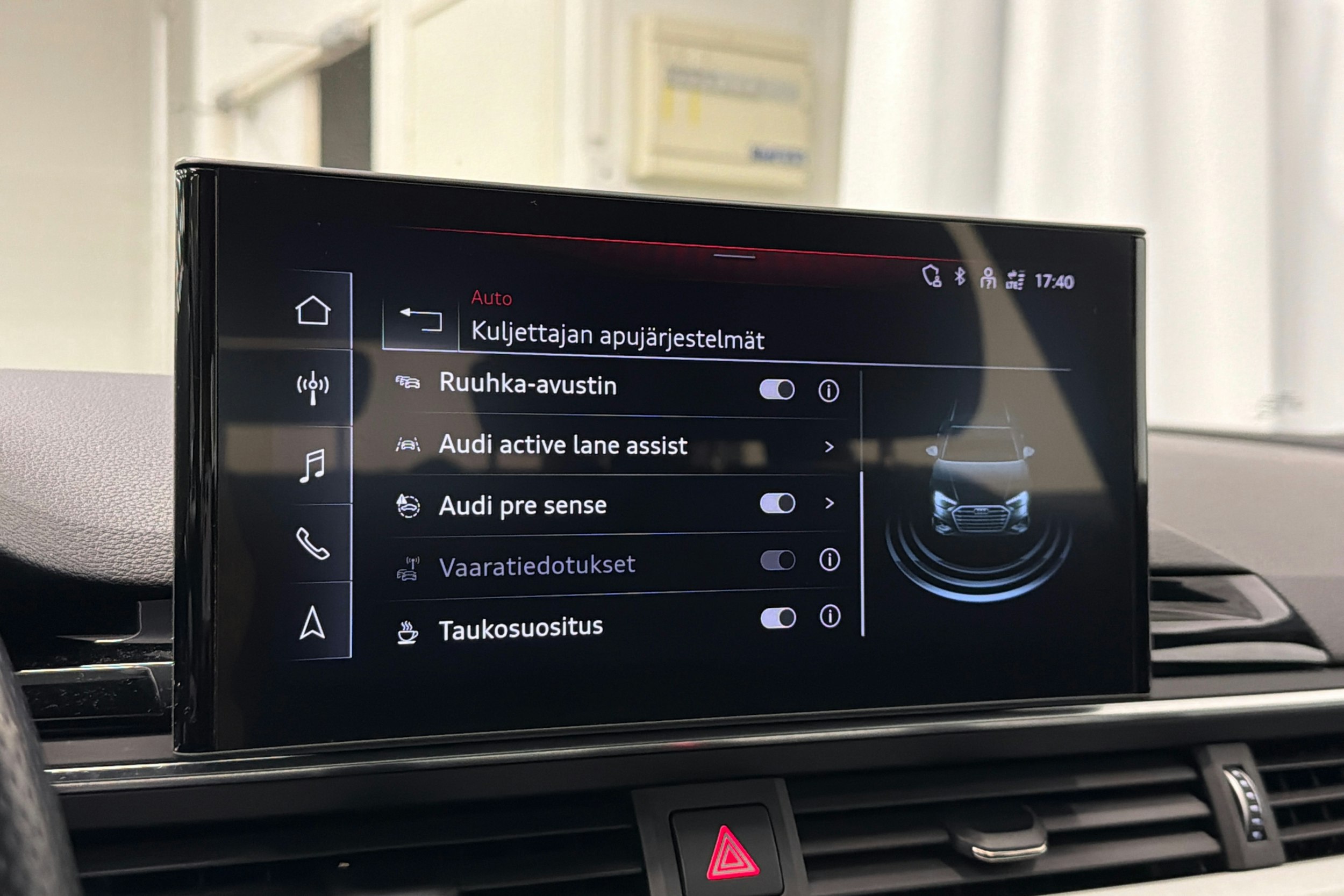 Musta Audi A4 2022 kuva 30.