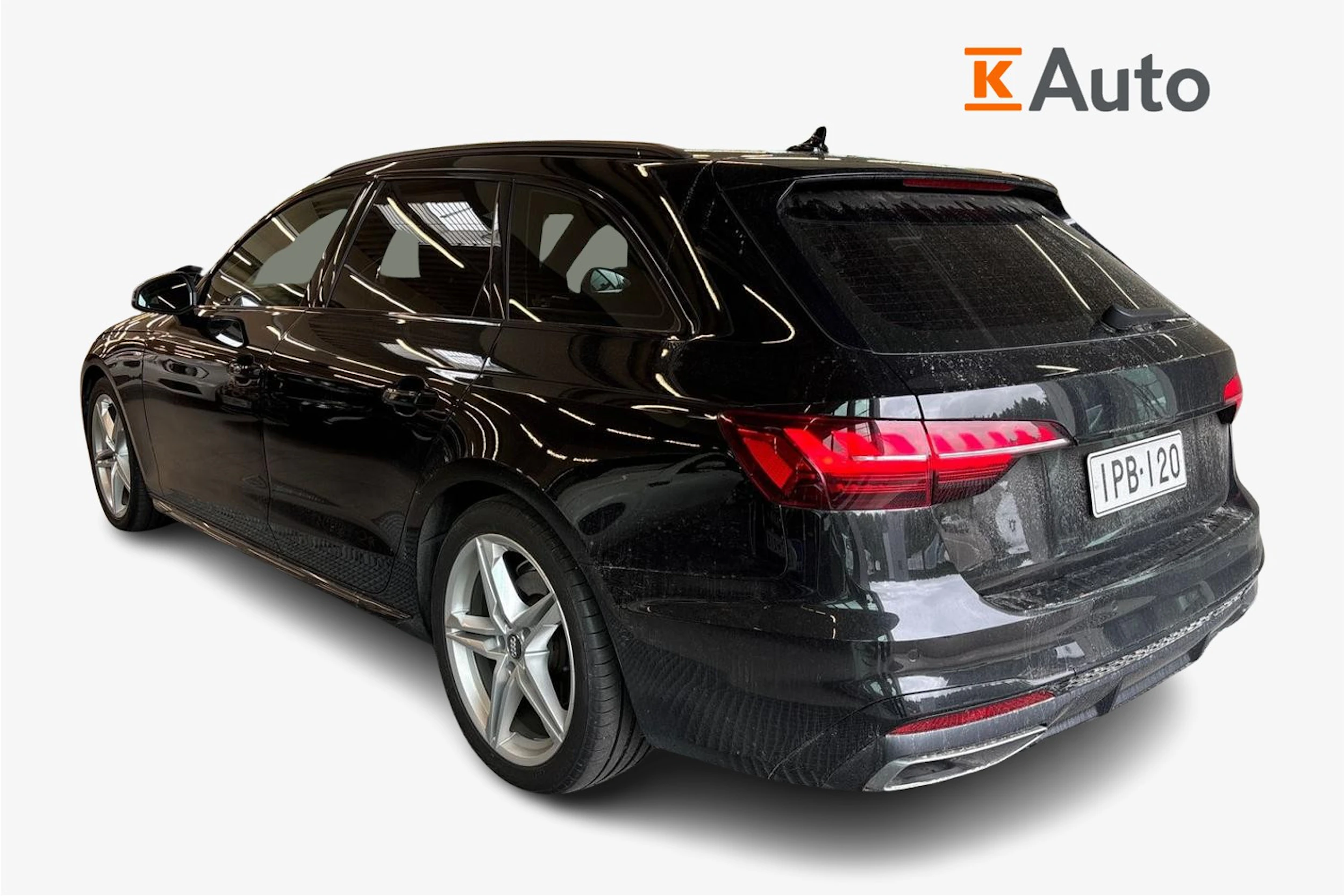 musta Audi A4 2022 kuva 2.