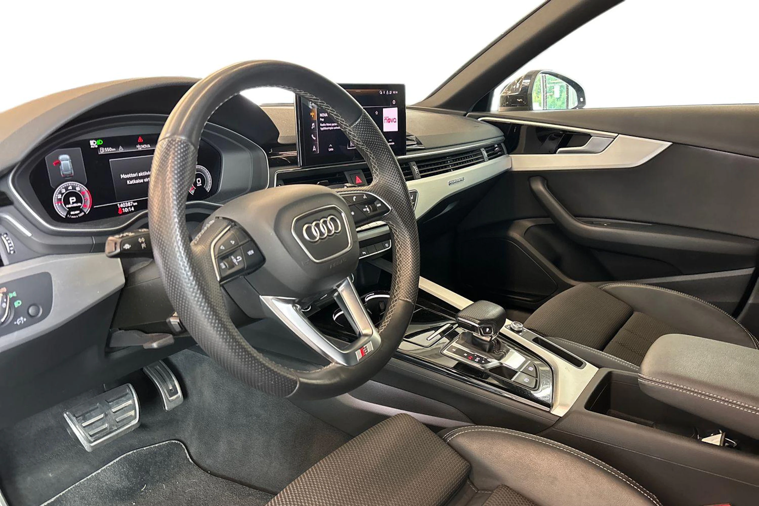 musta Audi A4 2022 kuva 3.