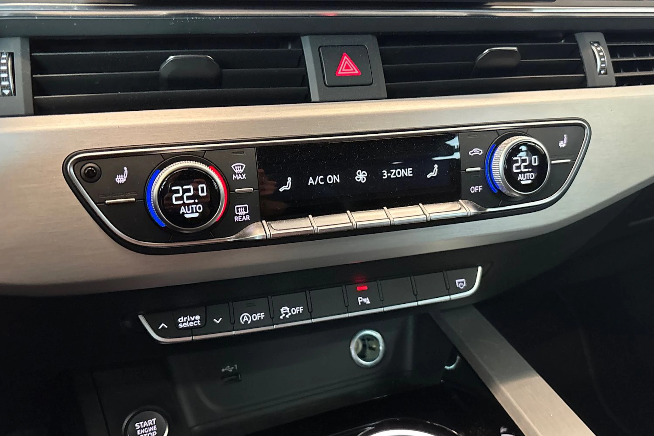 musta Audi A4 2022 kuva 9.