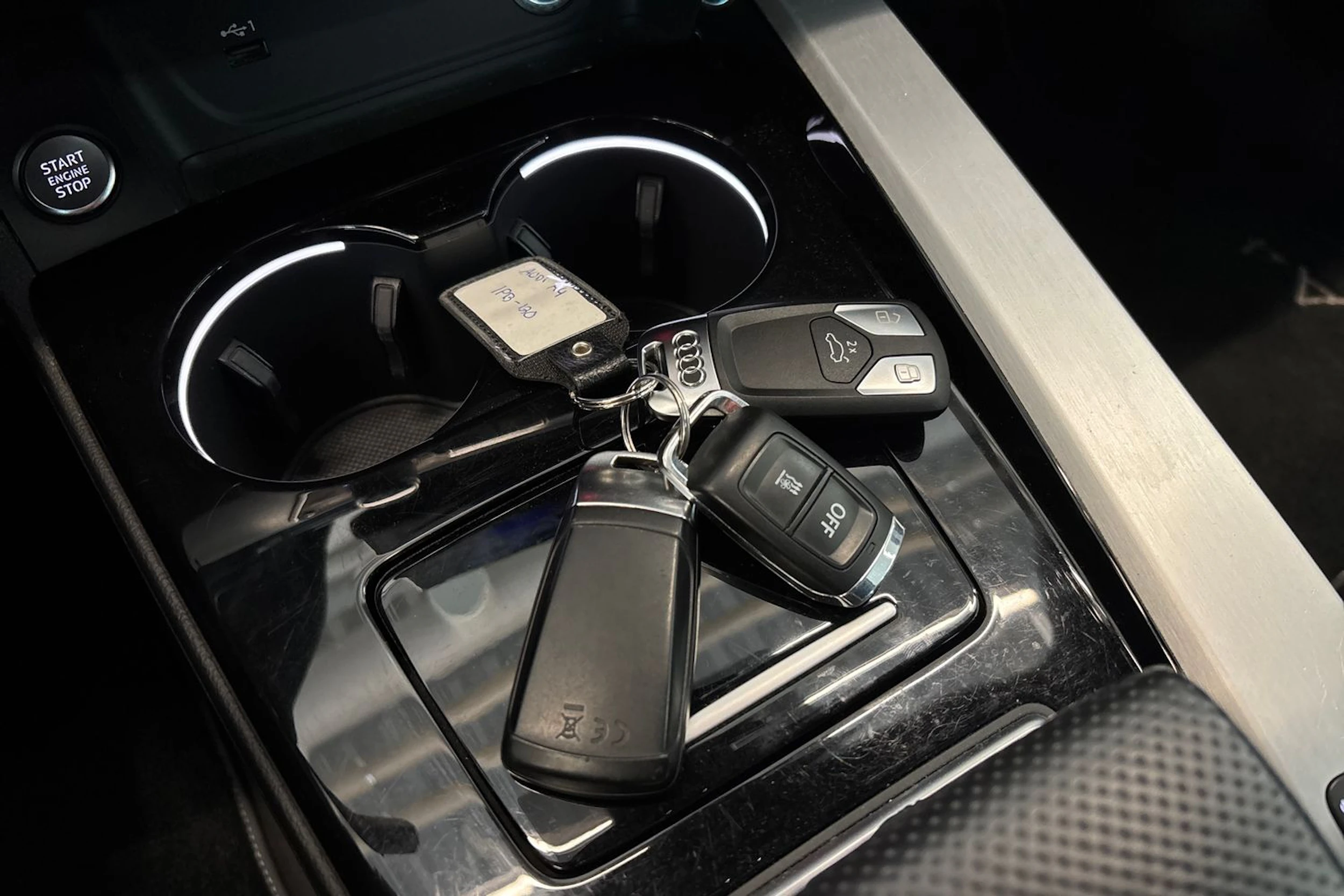 musta Audi A4 2022 kuva 10.