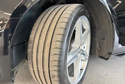 musta Audi A4 2022 kuva 11.