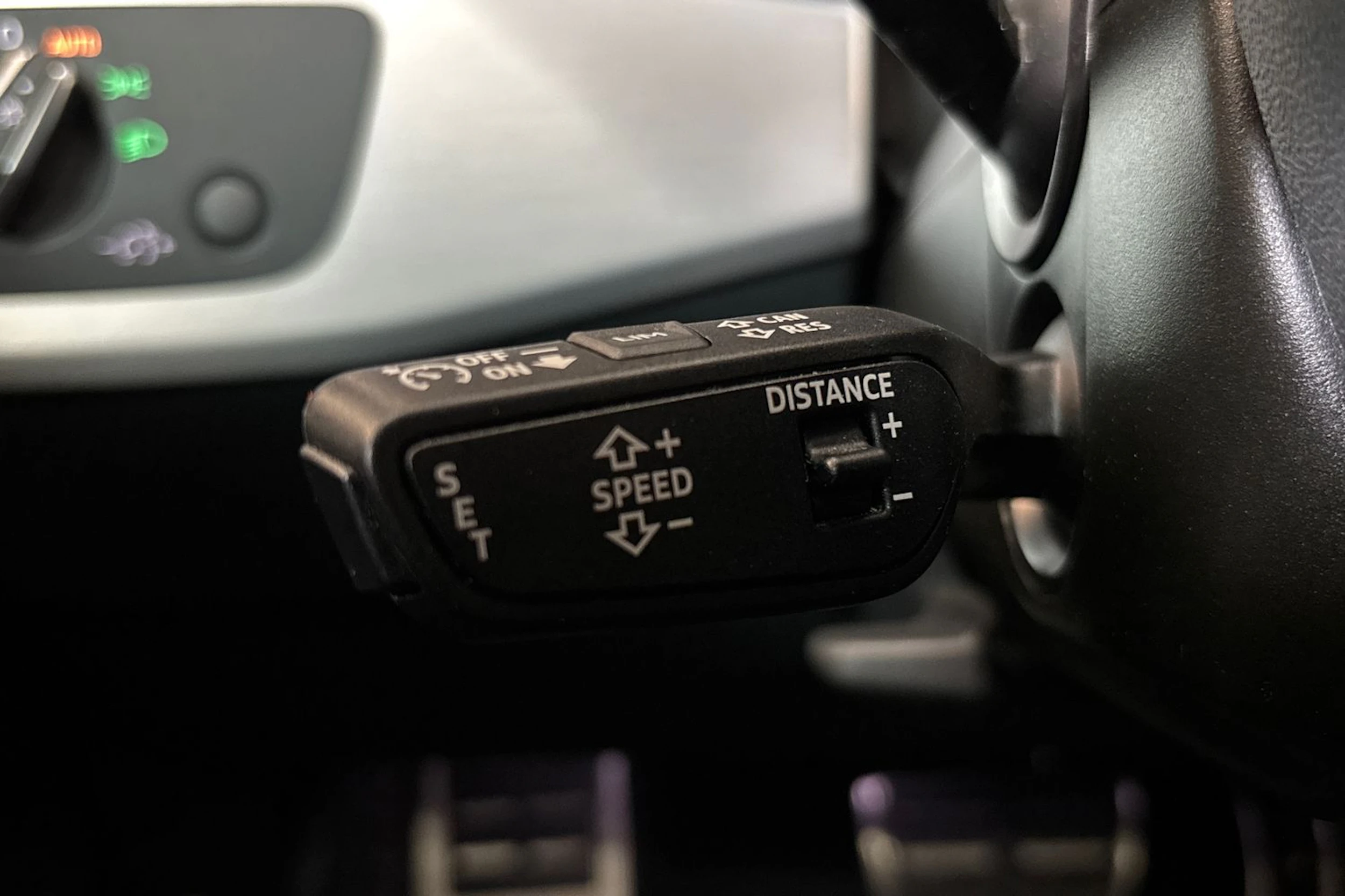 musta Audi A4 2022 kuva 17.