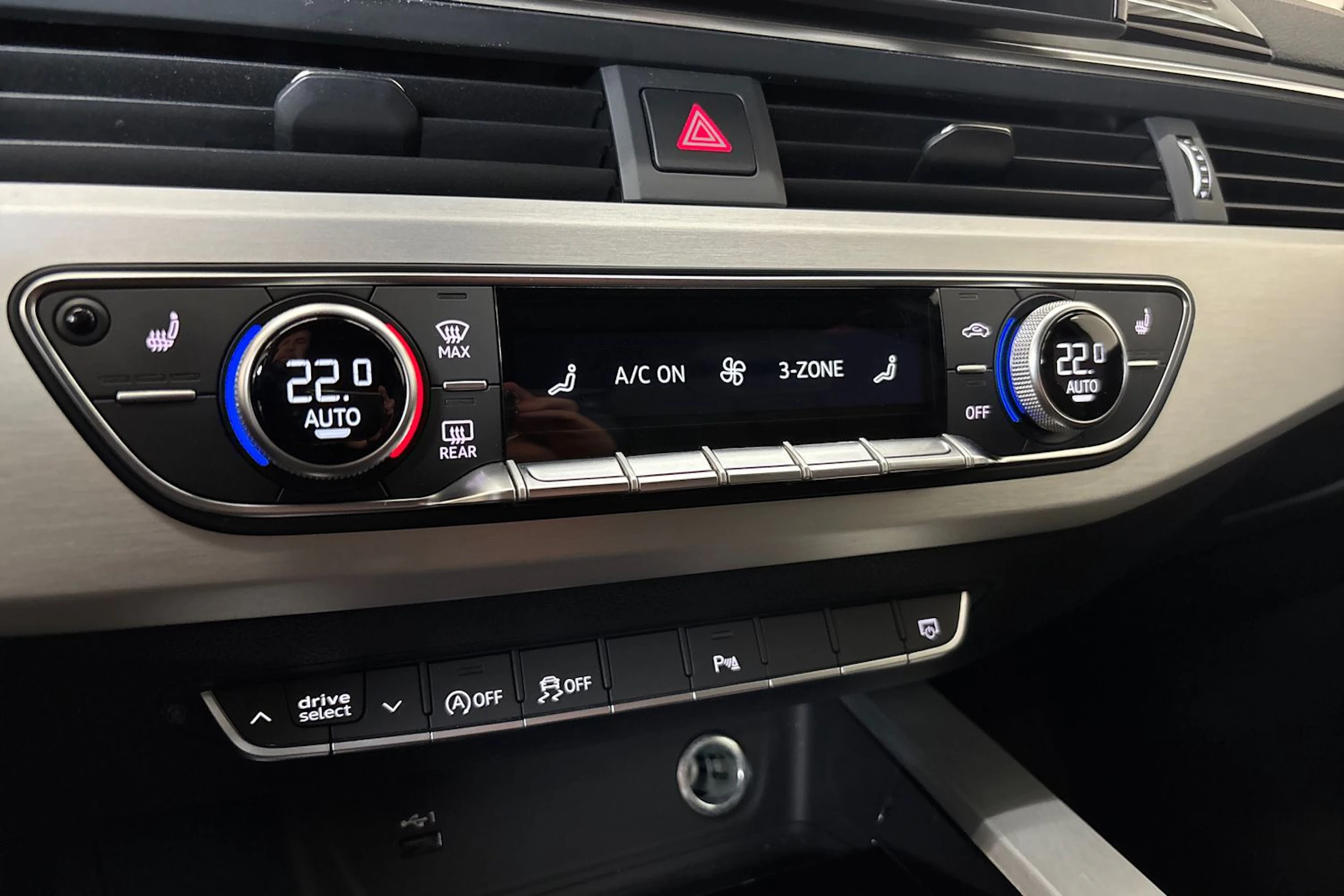 musta Audi A4 2022 kuva 22.