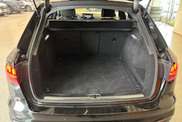 musta Audi A4 2022 kuva 24.