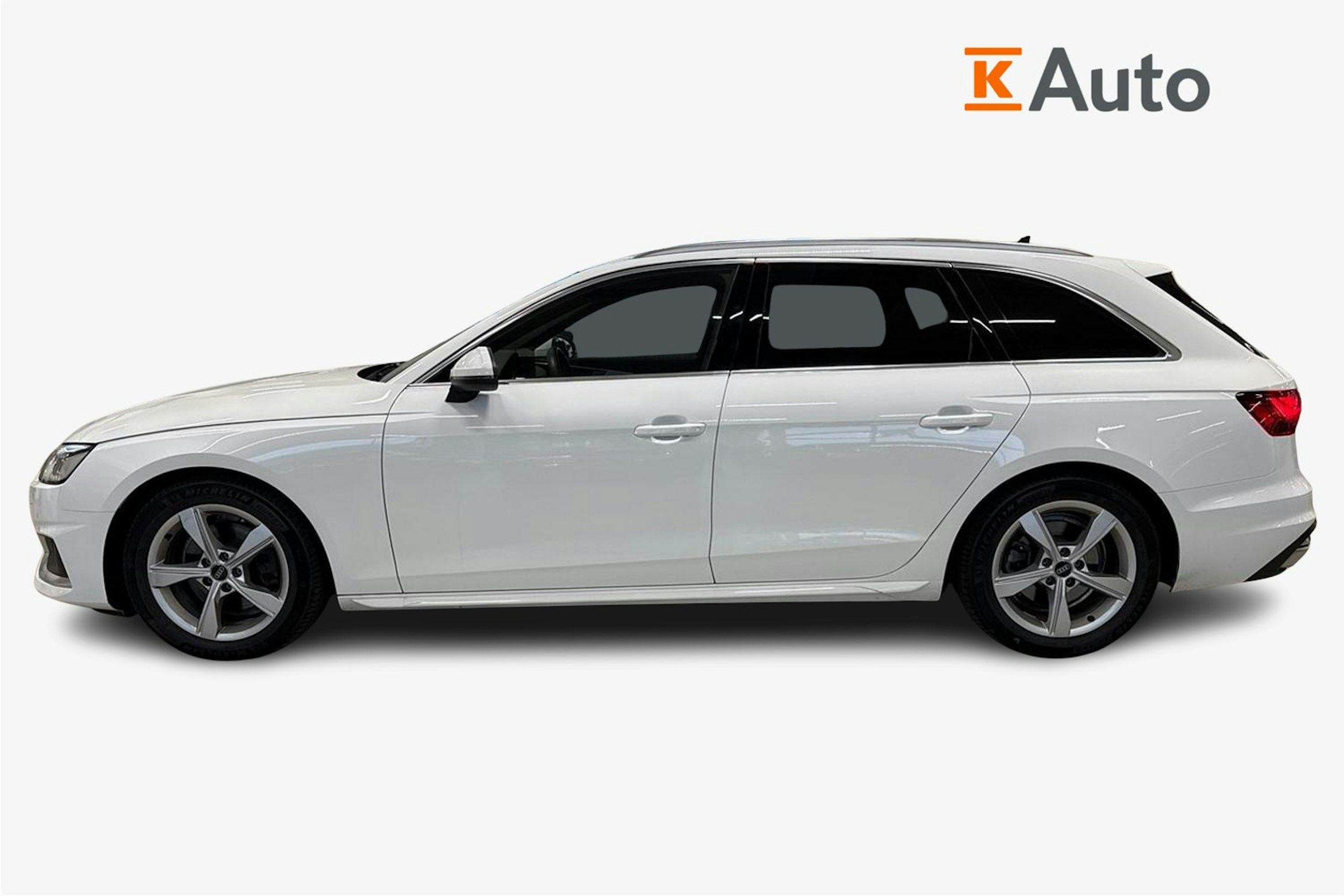 valkoinen Audi A4 2022 kuva 6.