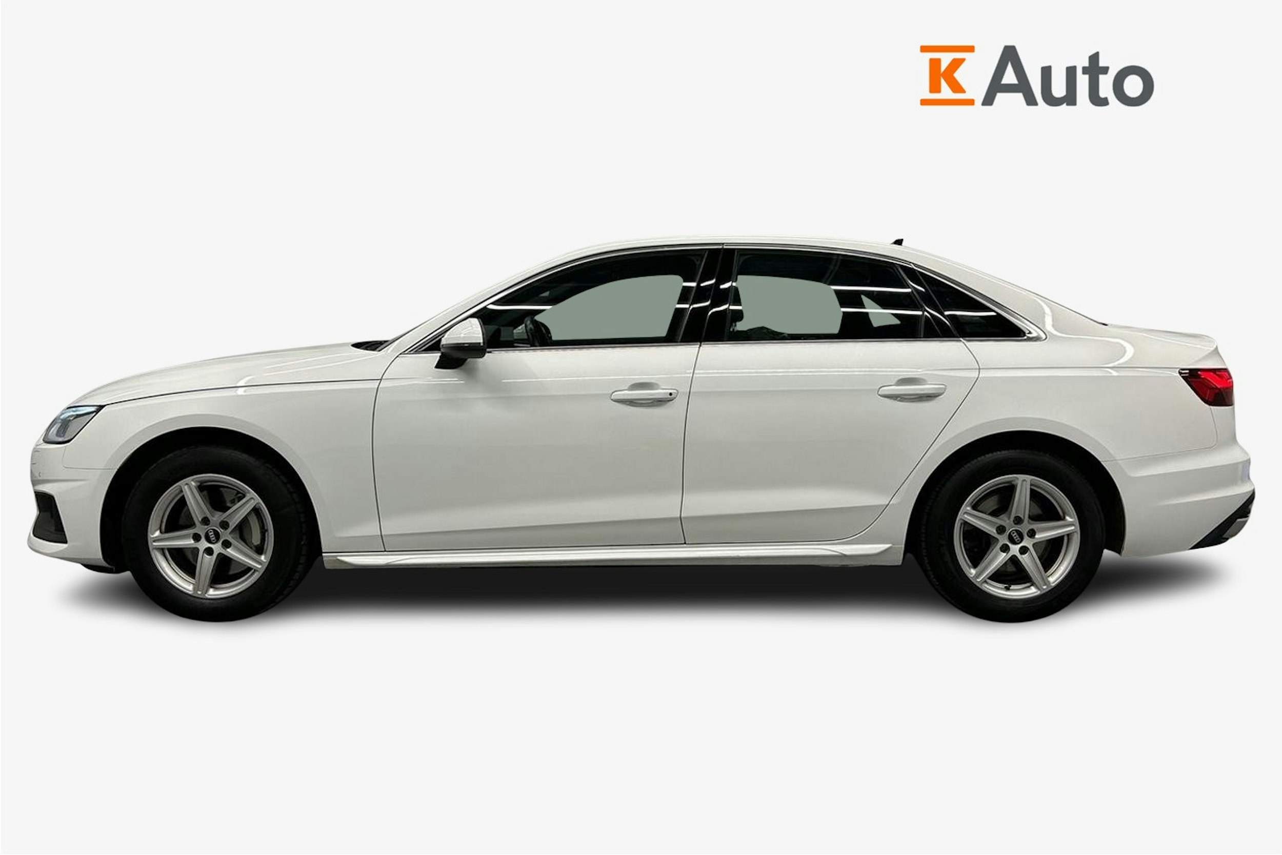 valkoinen Audi A4 2022 kuva 6.