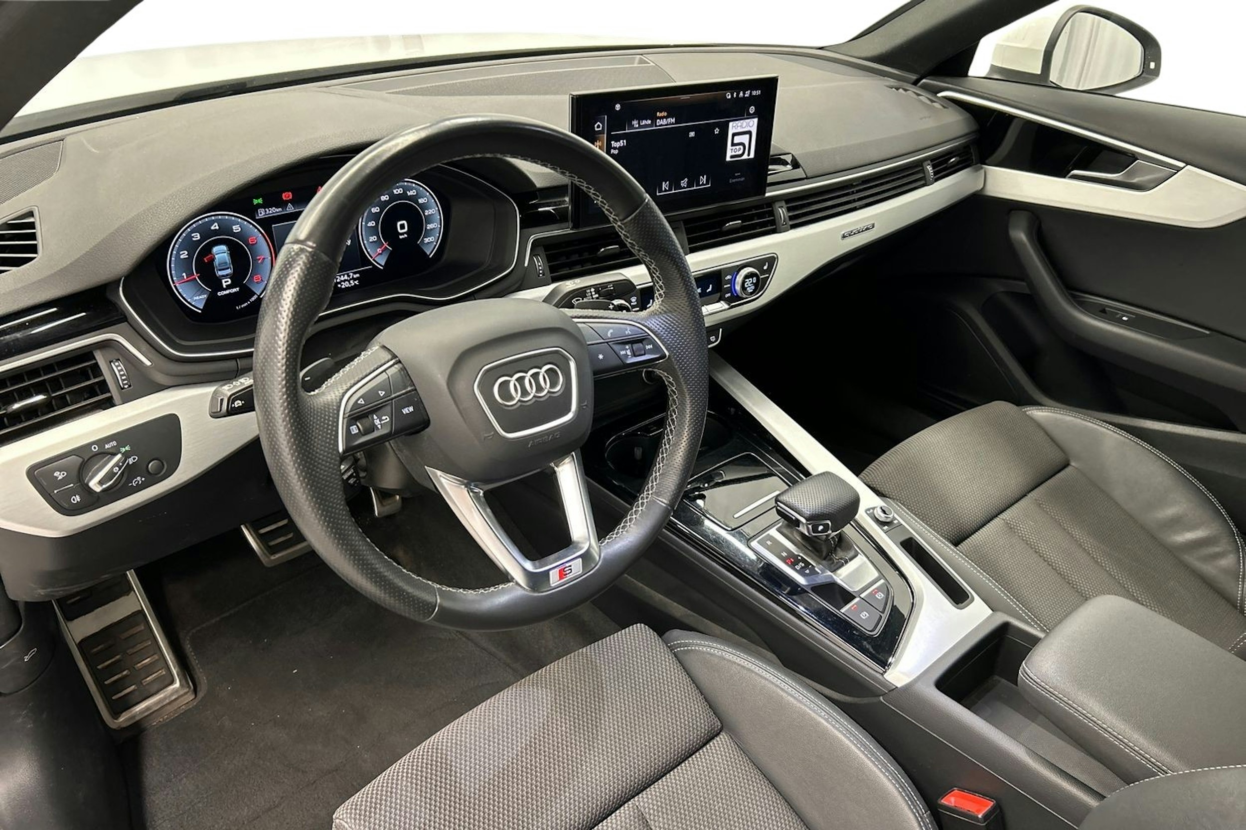 valkoinen Audi A4 2022 kuva 7.