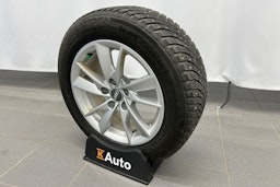 valkoinen Audi A4 2022 kuva 16.