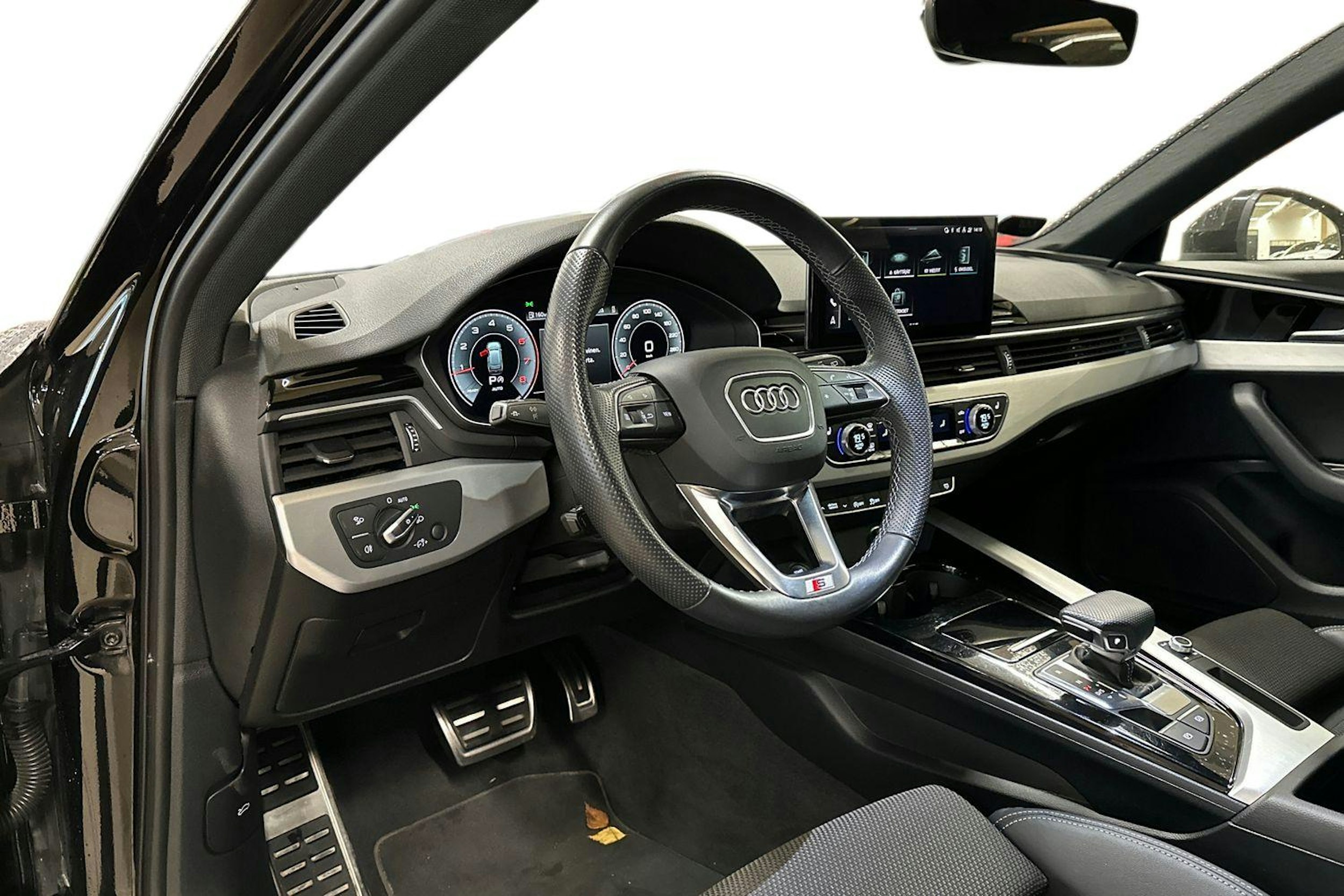 musta Audi A4 2022 kuva 3.