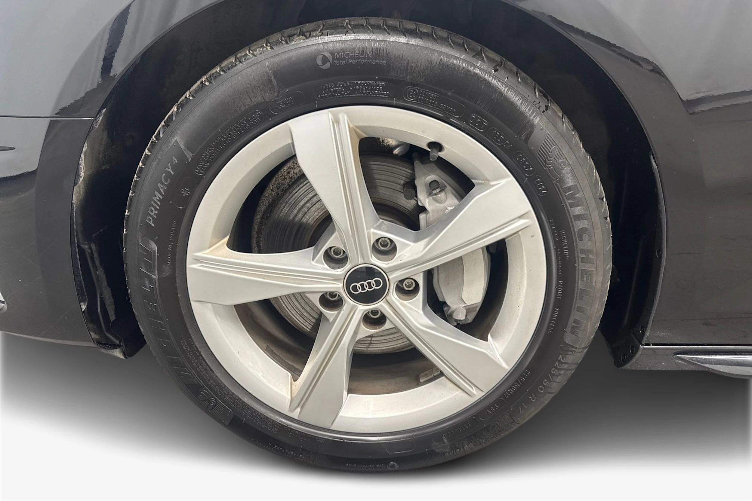 musta Audi A4 2022 kuva 12.