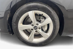 musta Audi A4 2022 kuva 12.