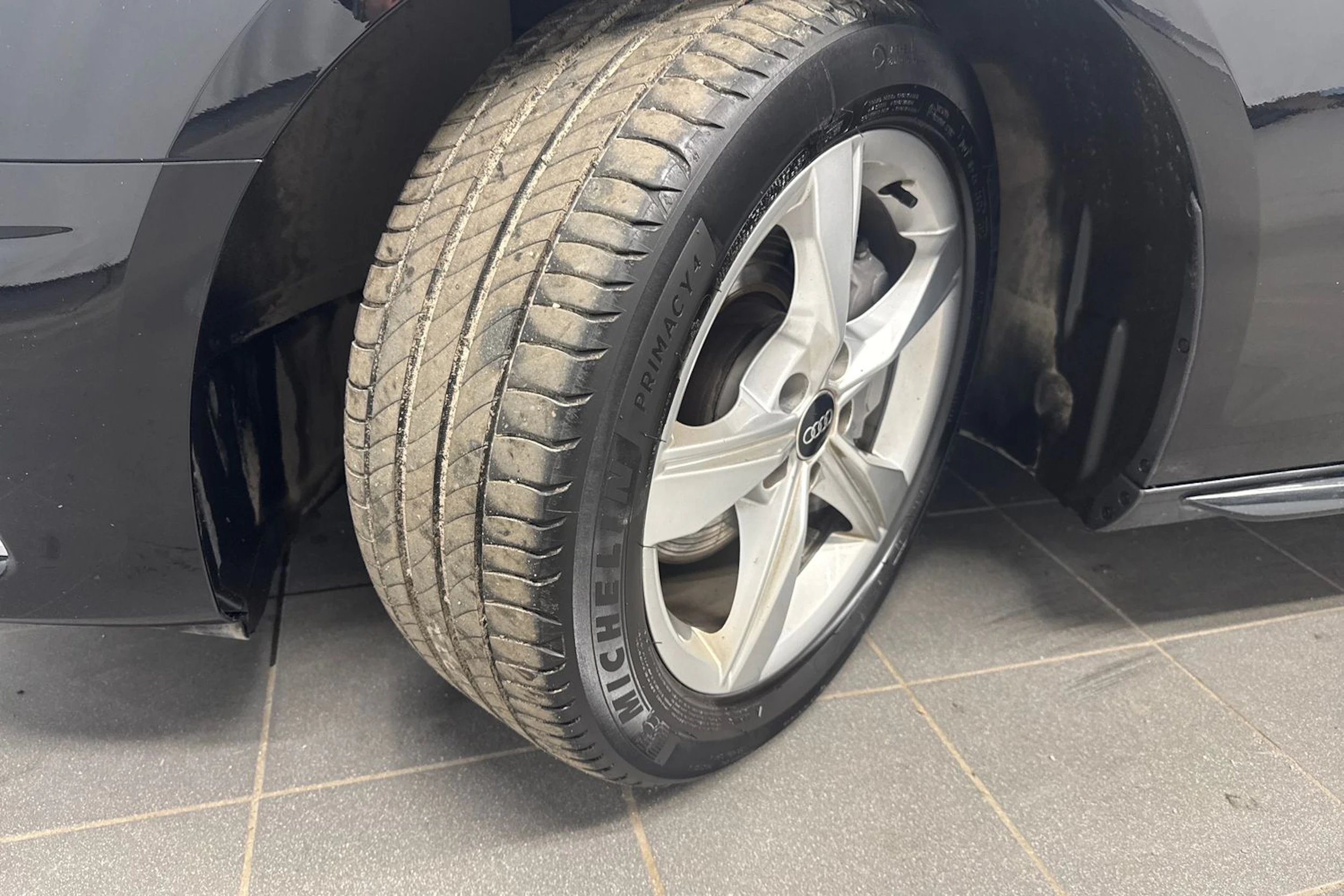musta Audi A4 2022 kuva 13.