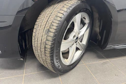 musta Audi A4 2022 kuva 13.