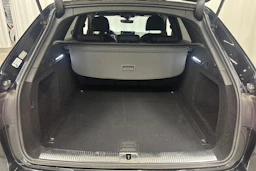 musta Audi A4 2022 kuva 16.