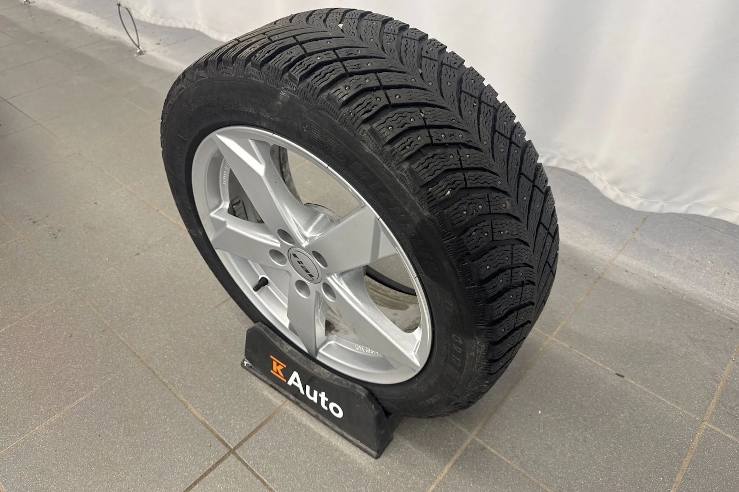 musta Audi A4 2022 kuva 19.