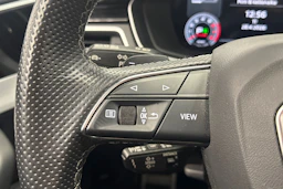 musta Audi A4 2022 kuva 21.