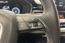 musta Audi A4 2022 kuva 22.