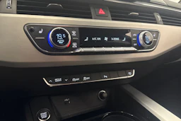 musta Audi A4 2022 kuva 27.