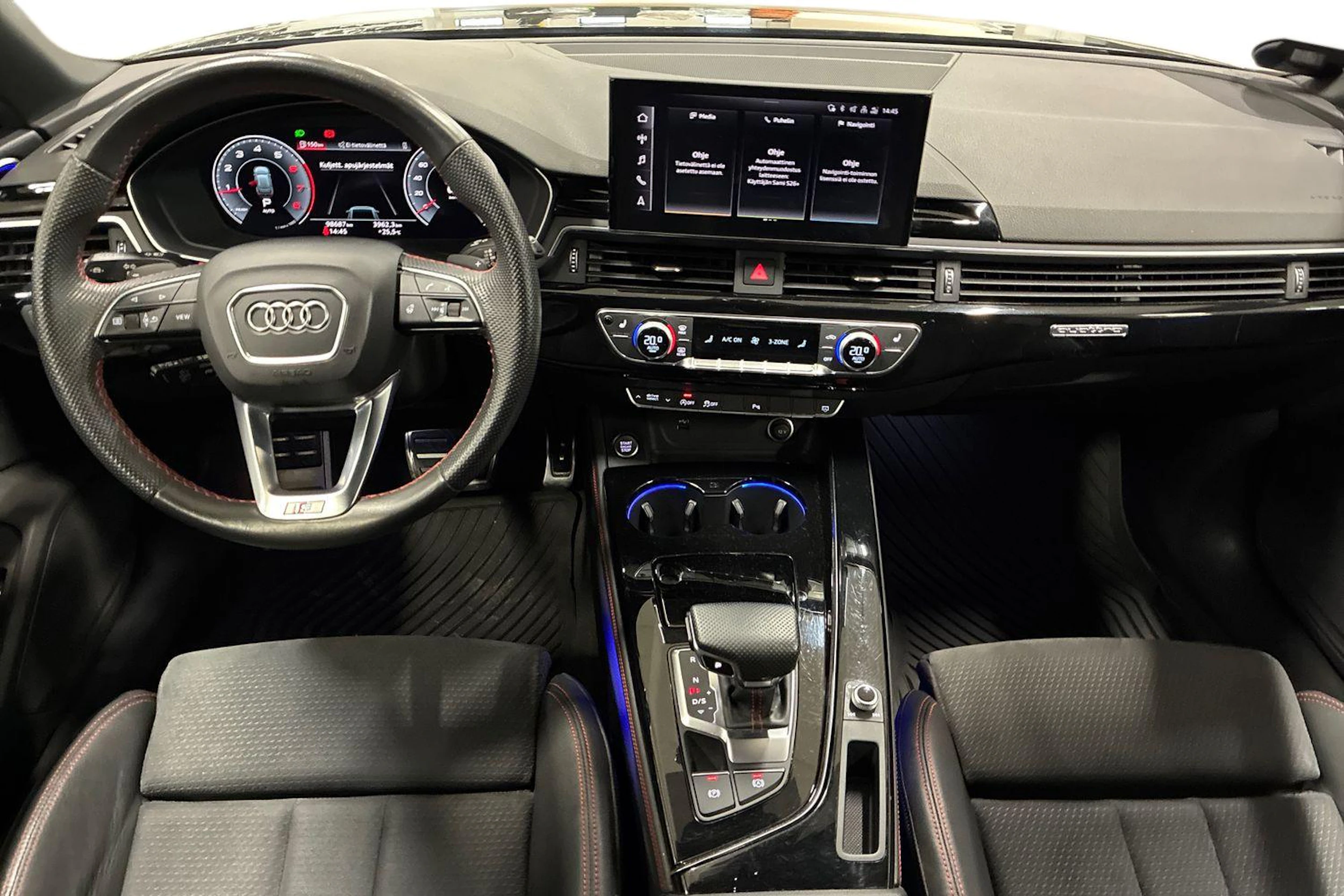 Musta Audi A4 2022 kuva 7.