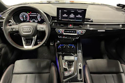 Musta Audi A4 2022 kuva 7.