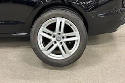Musta Audi A4 2022 kuva 10.