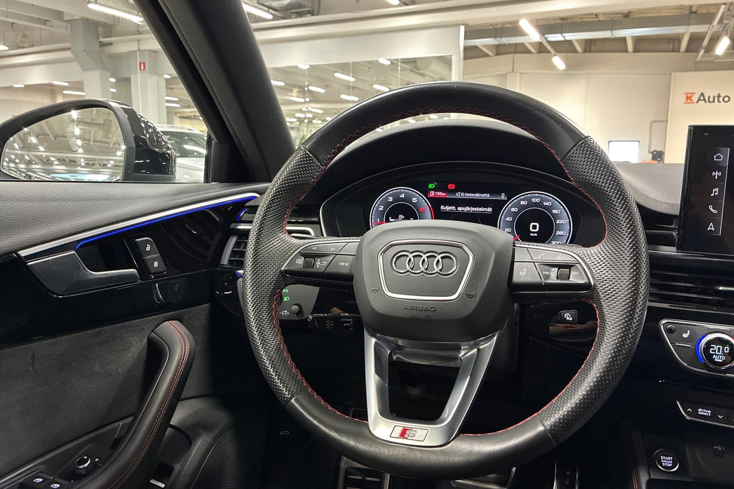 Musta Audi A4 2022 kuva 12.