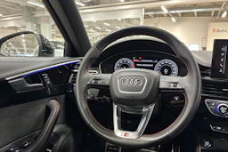 Musta Audi A4 2022 kuva 12.