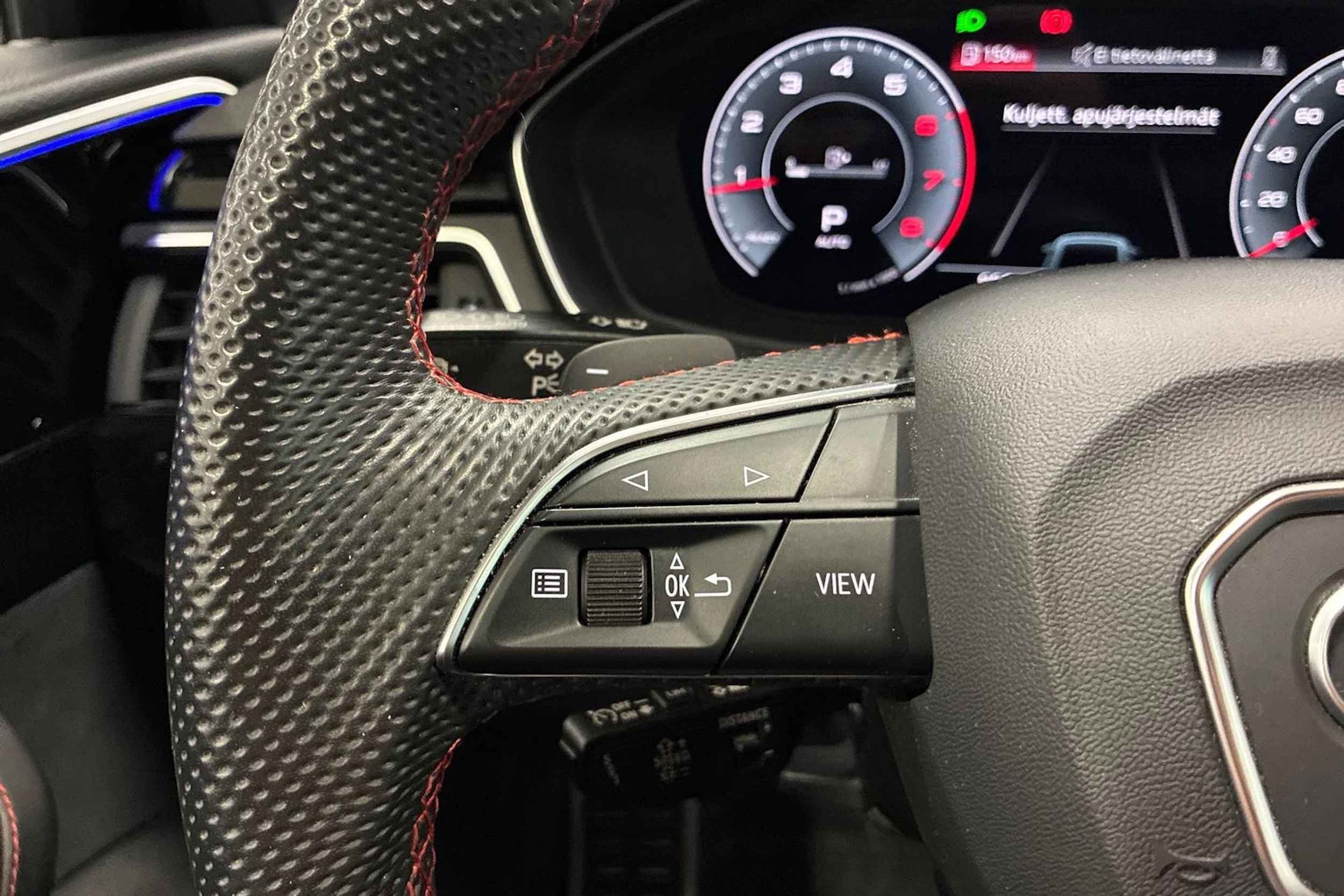 Musta Audi A4 2022 kuva 14.