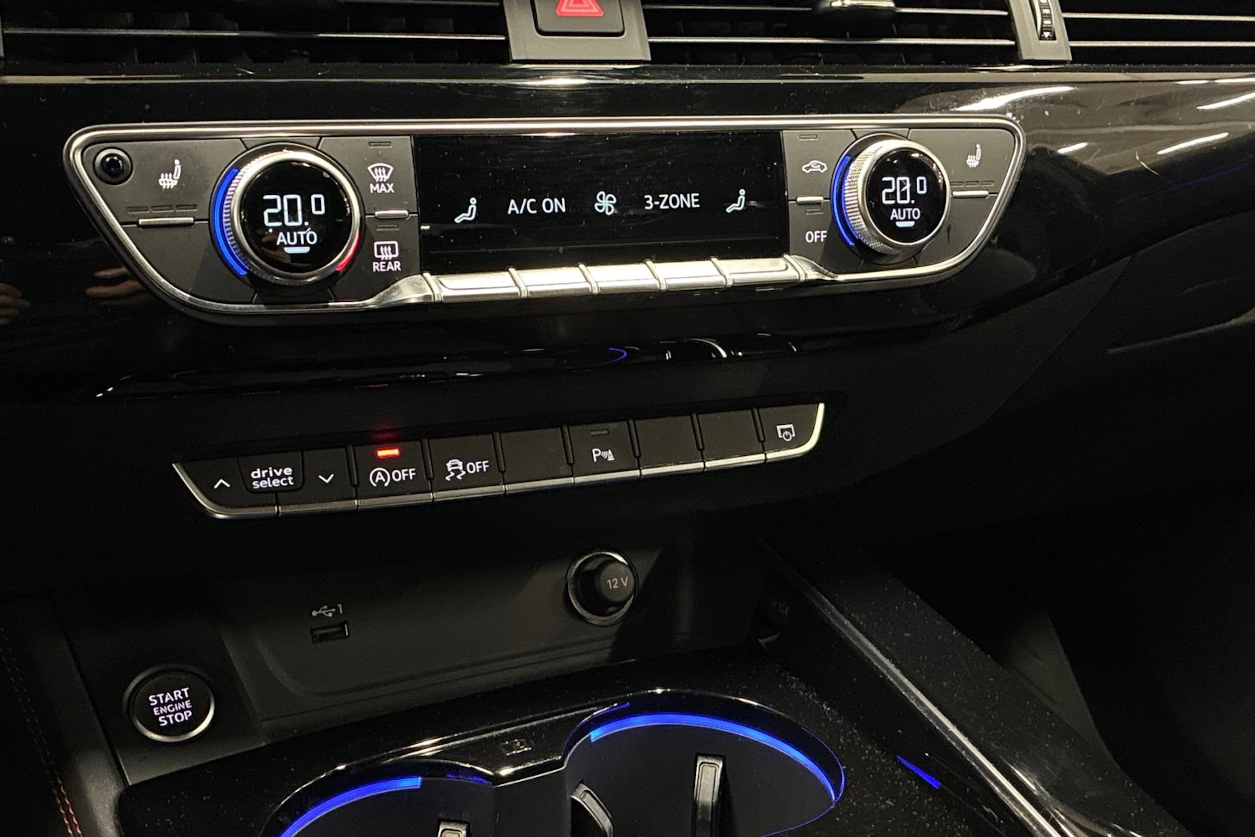 Musta Audi A4 2022 kuva 22.