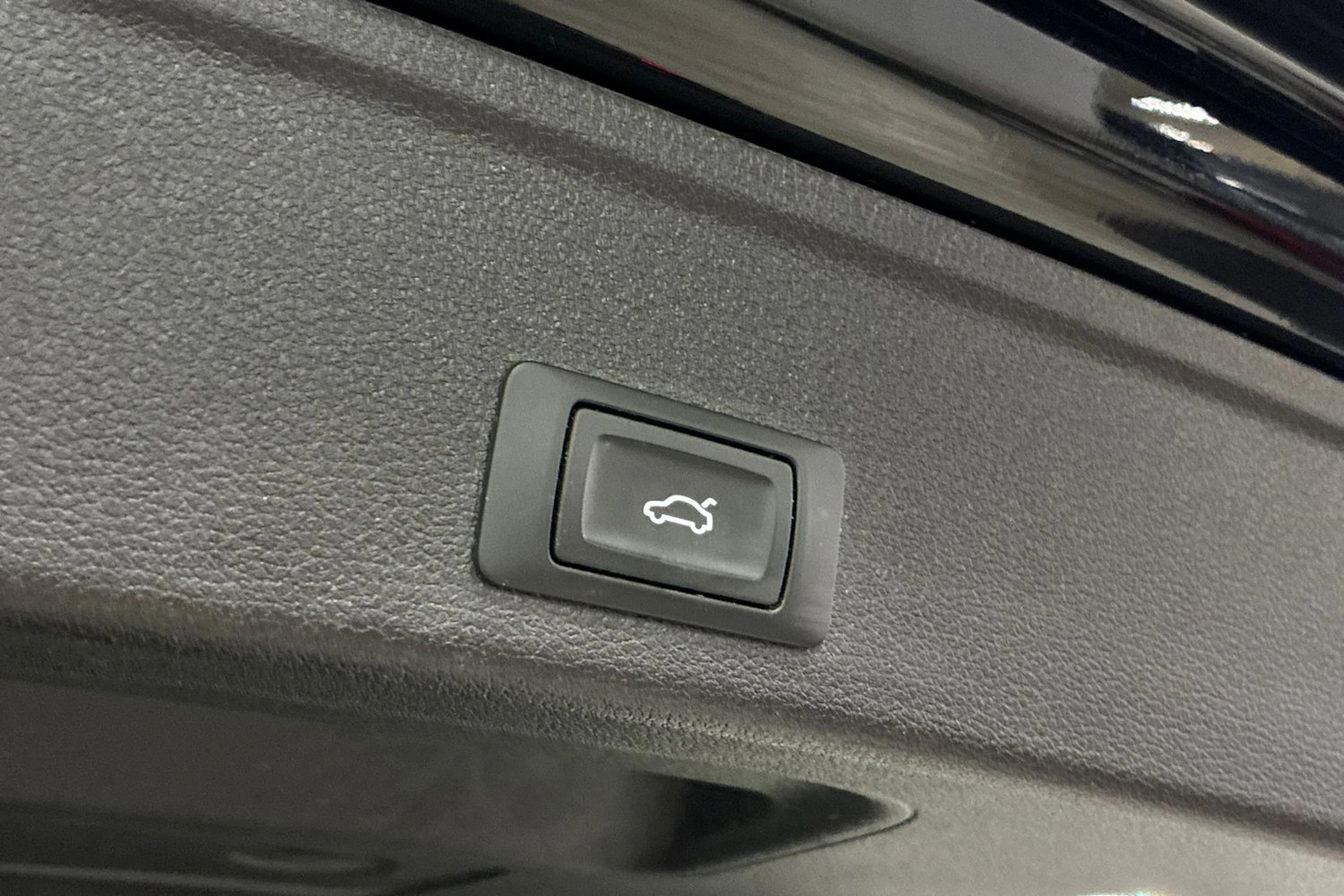 Musta Audi A4 2022 kuva 29.
