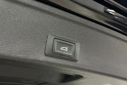 Musta Audi A4 2022 kuva 29.