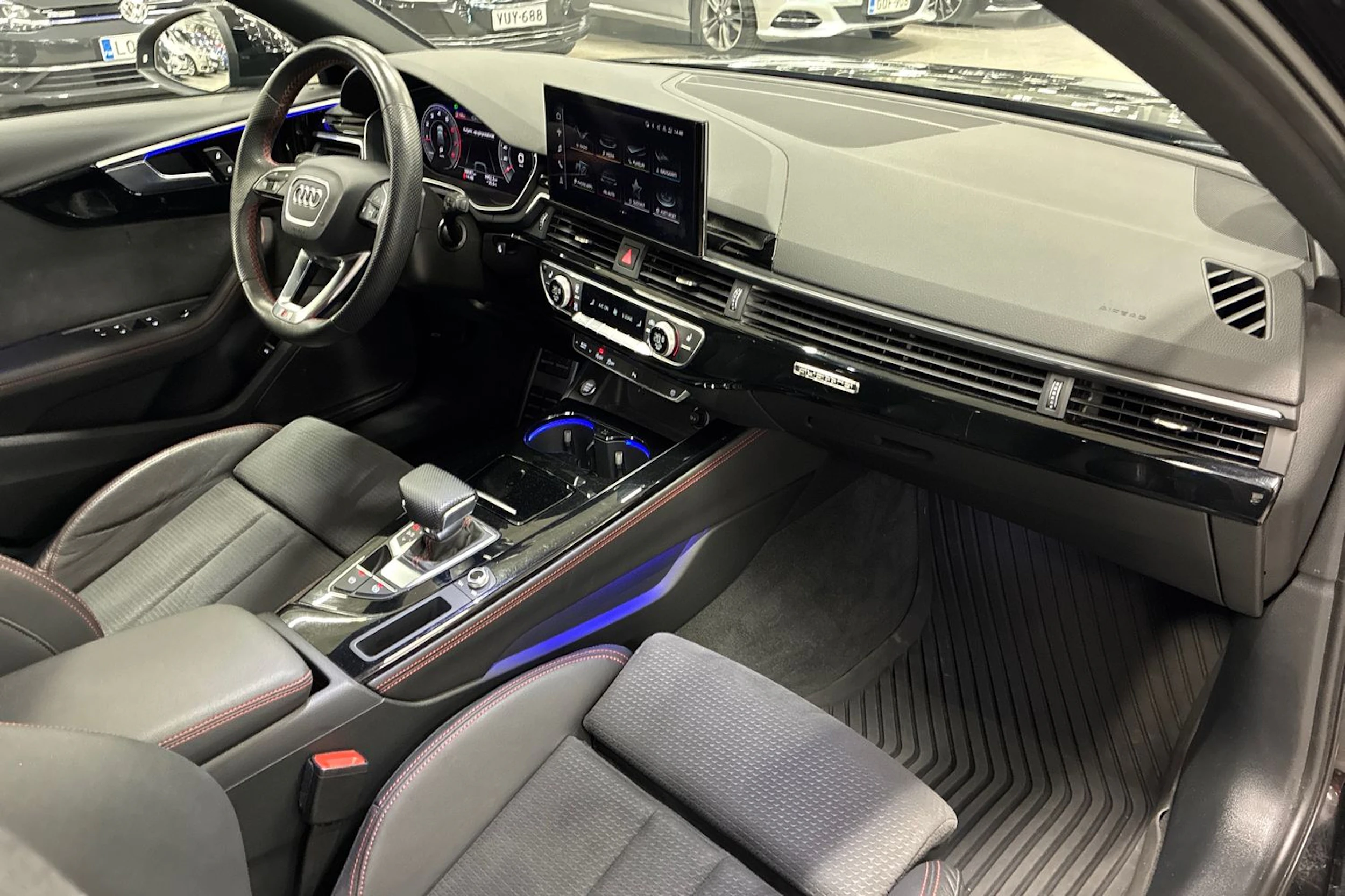 Musta Audi A4 2022 kuva 31.