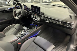 Musta Audi A4 2022 kuva 31.