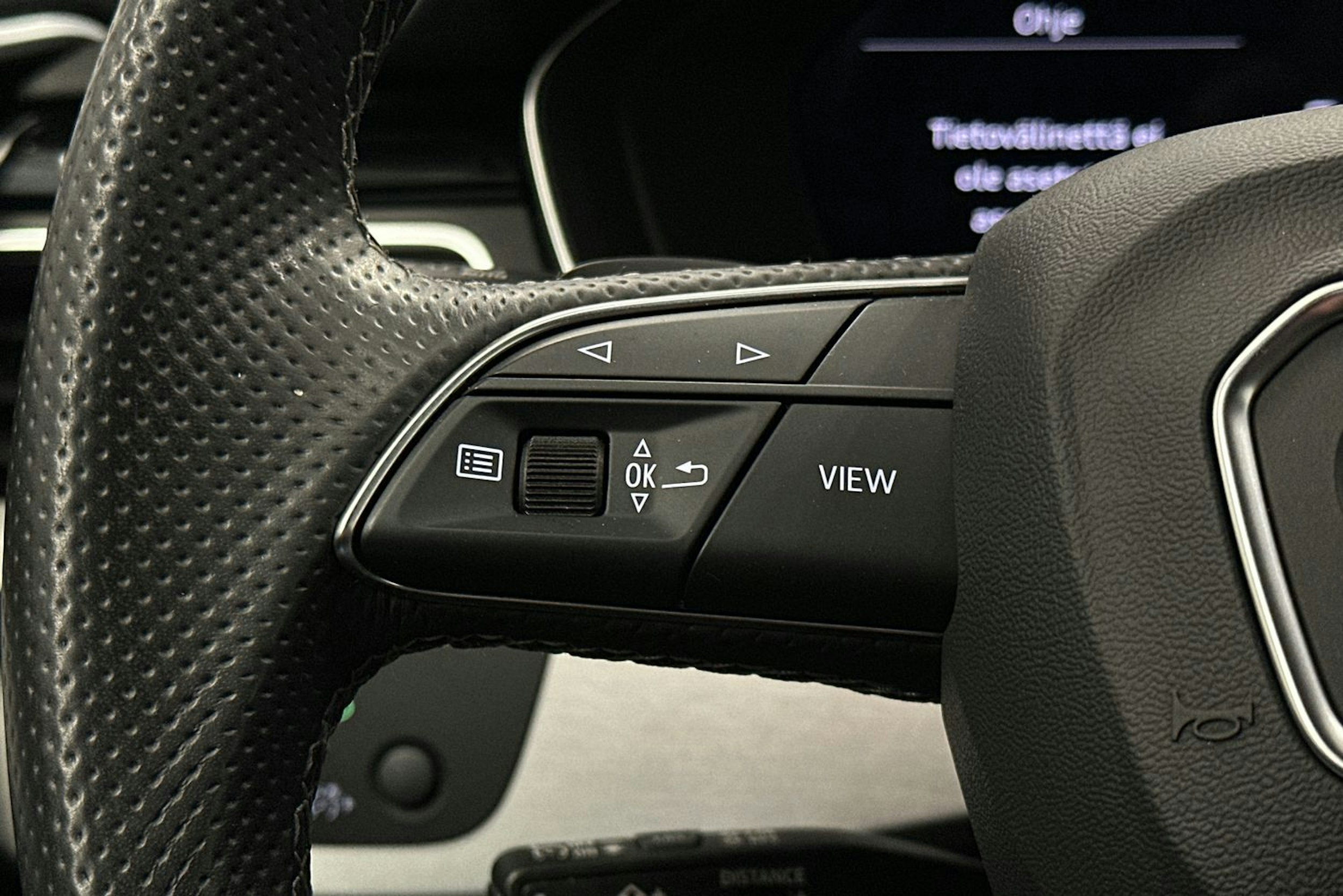 Valkoinen Audi A4 2022 kuva 18.