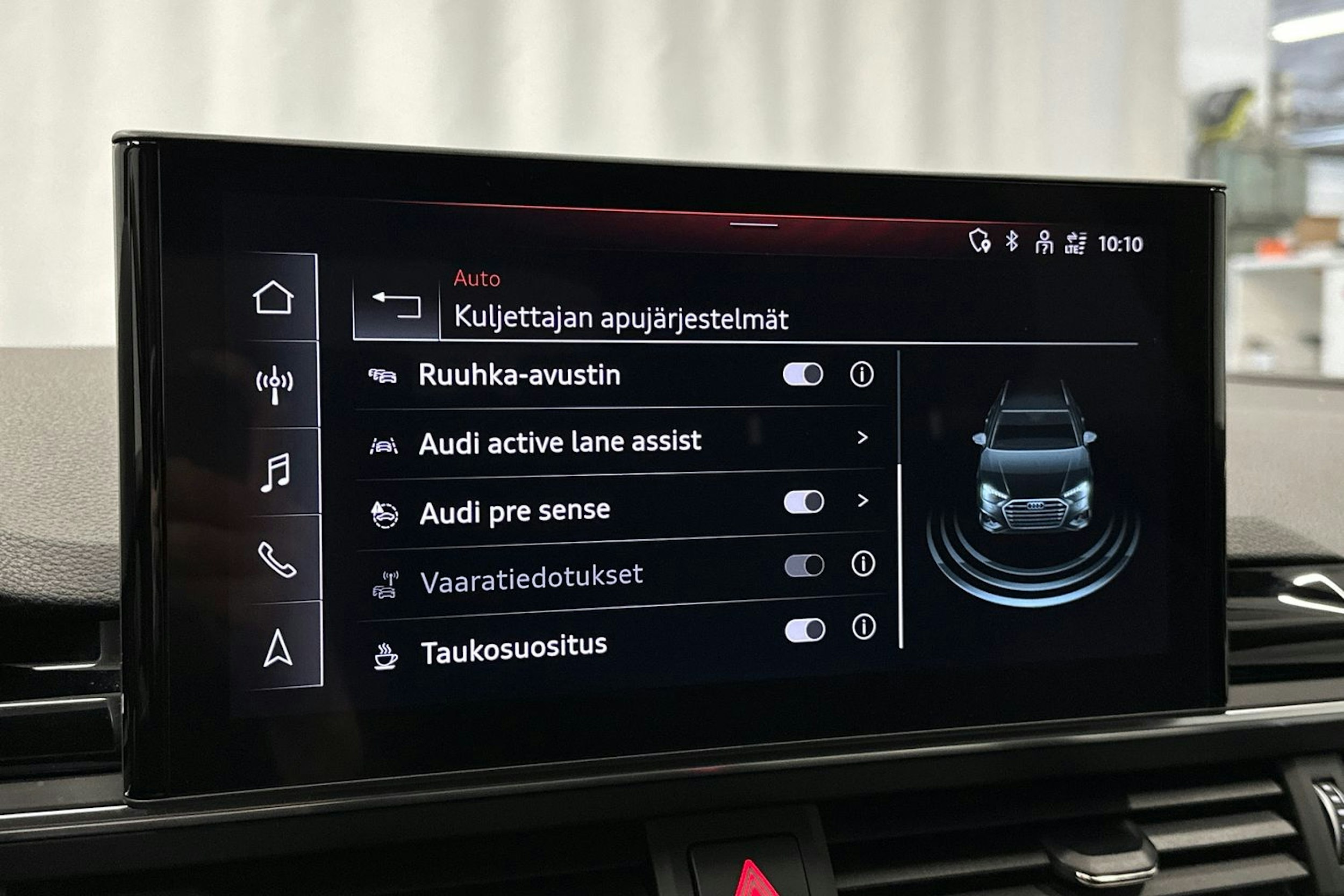 Valkoinen Audi A4 2022 kuva 26.