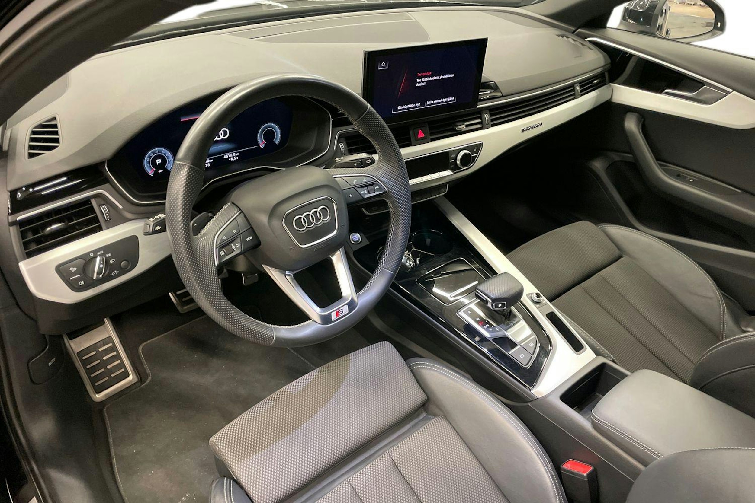 musta Audi A4 2022 kuva 6.
