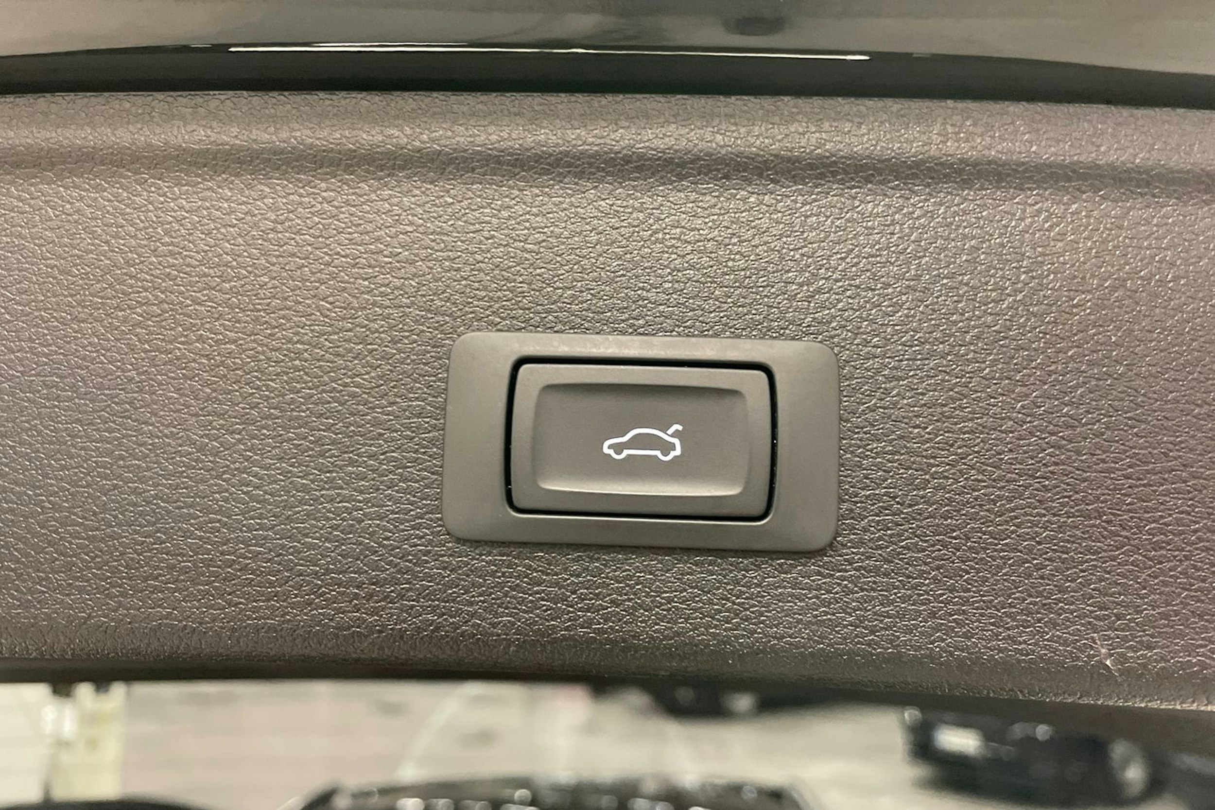 musta Audi A4 2022 kuva 13.