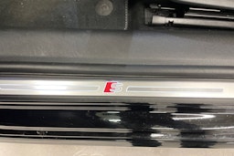 musta Audi A4 2022 kuva 16.