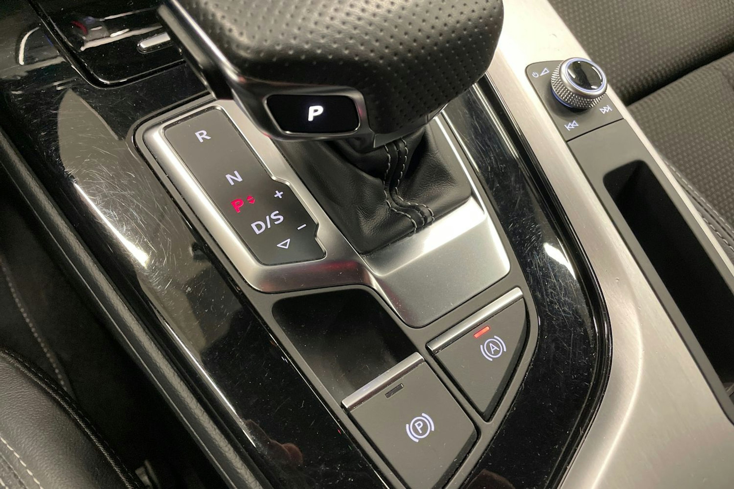 musta Audi A4 2022 kuva 17.